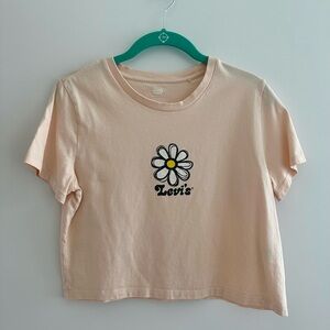 Levi’s cropped tee (light pink)